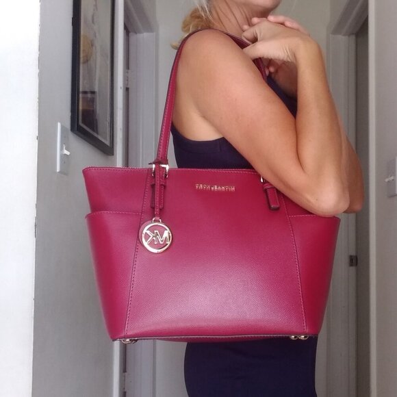 🎉HP🎉Michael kors Charlotte purse tote deep pink with dust bag EUC - Picture 9 of 14